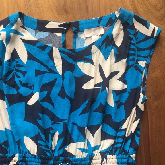 LOFT Round Neck Floral Dress - Picture 5 of 6